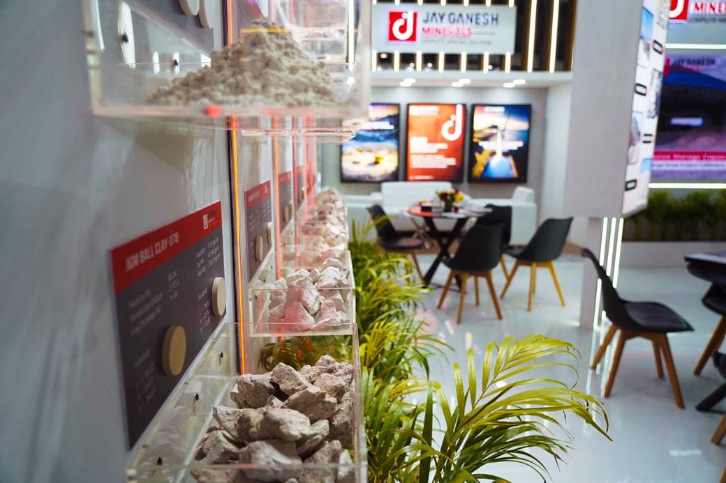 Turnkey exhibition management — detail of materials and project execution